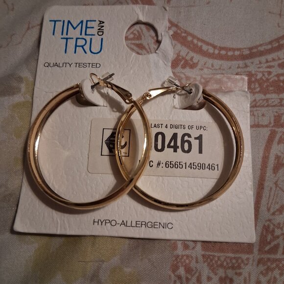 NEVER WORN BASIC GOLD HOOPS FROM TIME AND TURE - Picture 1 of 1